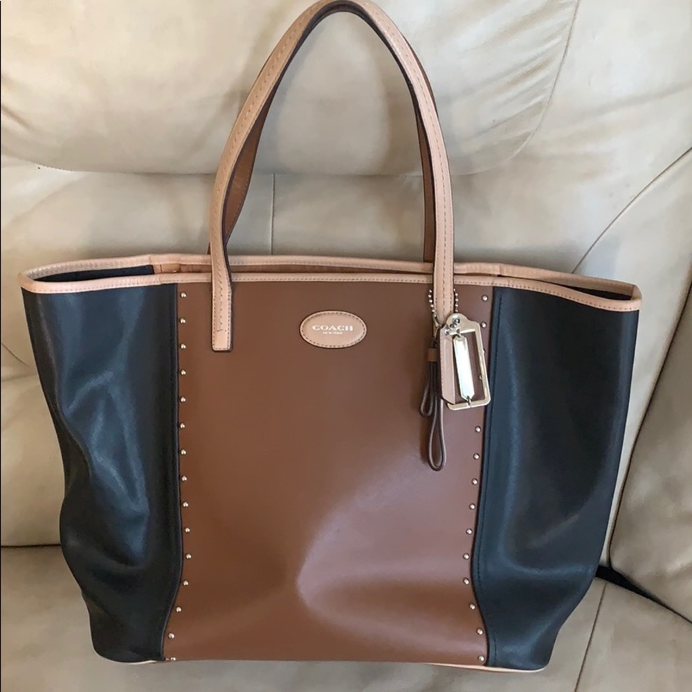 Authentic Coach purse - Picture 2 of 4